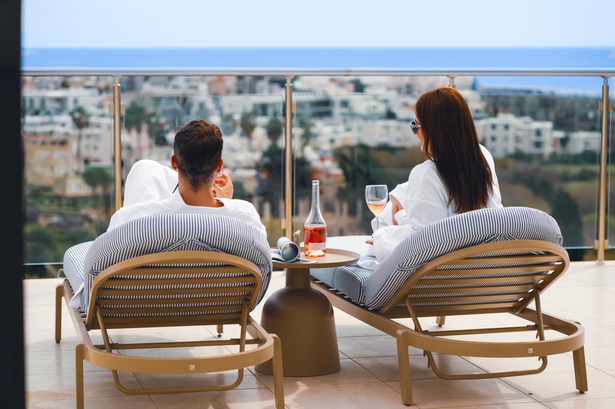 Wellclub - Wellness Family Experience - Seaview Hotel Paphos Exterior photo