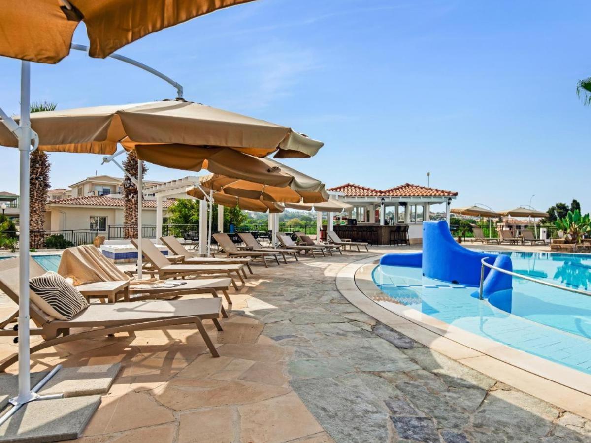 Wellclub - Wellness Family Experience - Seaview Hotel Paphos Exterior photo