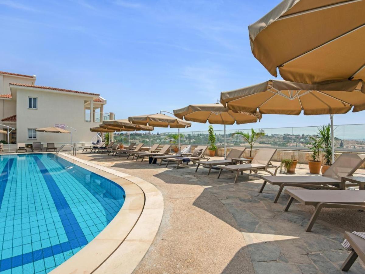 Wellclub - Wellness Family Experience - Seaview Hotel Paphos Exterior photo