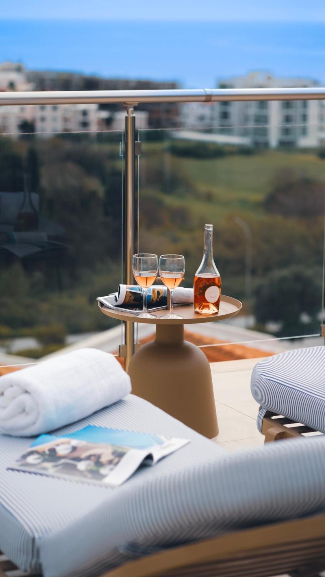 Wellclub - Wellness Family Experience - Seaview Hotel Paphos Exterior photo